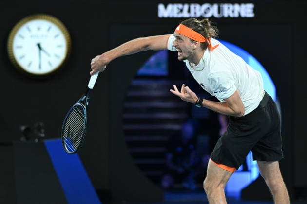 TENNIS AUSTRALIAN OPEN, Alexander Zverev of Germany serves during the Men™s quarter final match against Learner Tien of USA on day 10 of the 2026 Australian Open tennis tournament at Melbourne Park in Melbourne, Tuesday, January 27, 2026. ( NO ARCHIVING MELBOURNE VICTORIA AUSTRALIA  Copyright: xJAMESxROSSx 20260127162198802060