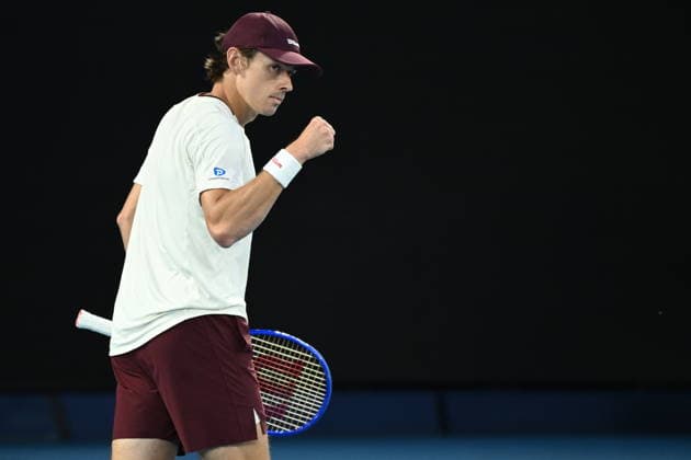 TENNIS AUSTRALIAN OPEN, Alex de Minaur of Australia reacts during the Men™s quarter final match against Carlos Alcaraz of Spain on day 10 of the 2026 Australian Open tennis tournament at Melbourne Park in Melbourne, Tuesday, January 27, 2026. ( NO ARCHIVING MELBOURNE VICTORIA AUSTRALIA  Copyright: xJOELxCARRETTx 20260127115394811276