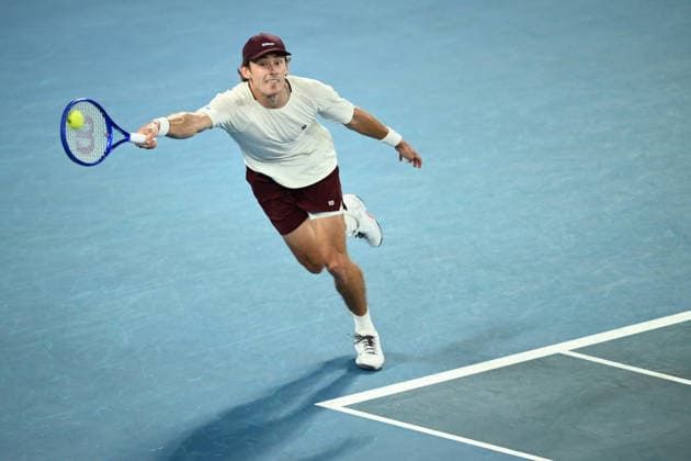TENNIS AUSTRALIAN OPEN, Alex de Minaur of Australia in action during the Men™s quarter final match against Carlos Alcaraz of Spain on day 10 of the 2026 Australian Open tennis tournament at Melbourne Park in Melbourne, Tuesday, January 27, 2026. ( NO ARCHIVING MELBOURNE VICTORIA AUSTRALIA  Copyright: xJOELxCARRETTx 20260127169644350008