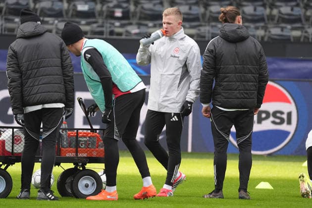 Jonathan Burkardt Eintracht Frankfurt refreshes itself Frankfurt 27 01 2026 Eintracht Frankfurt final training, Deutsche Bank Park, Matchday 8 Champions League