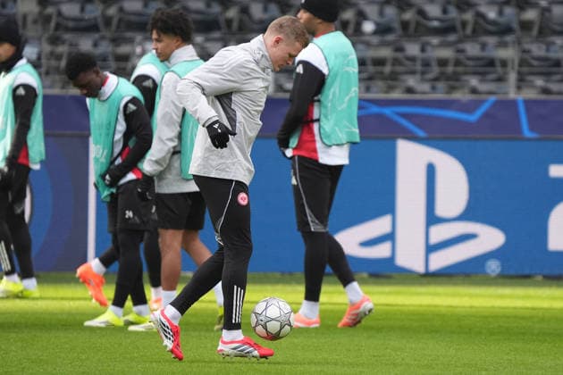 Jonathan Burkardt Eintracht Frankfurt back on the ball at Eintracht Frankfurt Frankfurt 27 01 2026 Eintracht Frankfurt final training, Deutsche Bank Park, Matchday 8 Champions League