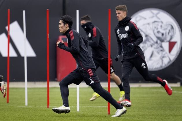 AMSTERDAM - Ajax s Takehiro Tomiyasu during a training session at the Toekomst training complex on the day before the Champions League match between Ajax and Olympiakos Piraeus. ANP OLAF KRAAK xVIxANPxSportx xxANPxIVx 548753181 originalFilename: 548753181.jpg