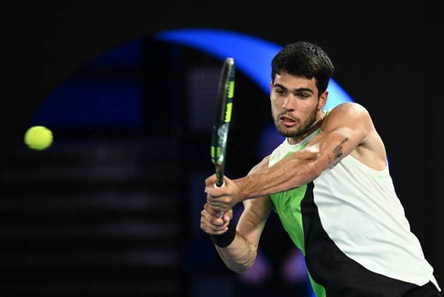 TENNIS AUSTRALIAN OPEN, Carlos Alcaraz of Spain in action during the Men™s quarter final match against Alex de Minaur of Australia on day 10 of the 2026 Australian Open tennis tournament at Melbourne Park in Melbourne, Tuesday, January 27, 2026. ( NO ARCHIVING MELBOURNE VICTORIA AUSTRALIA  Copyright: xJOELxCARRETTx 20260127178911555953
