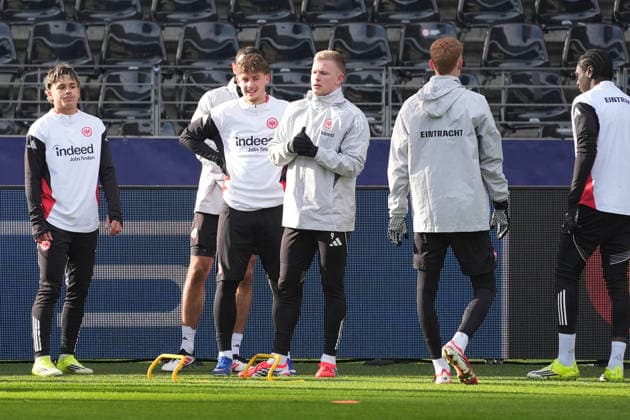 Jonathan Burkardt Eintracht Frankfurt back in training, with Marvin Dills Eintracht Frankfurt , Alexander Staff Eintracht Frankfurt Frankfurt 27 01 2026 Eintracht Frankfurt final training, Deutsche Bank Park, Matchday 8 Champions League