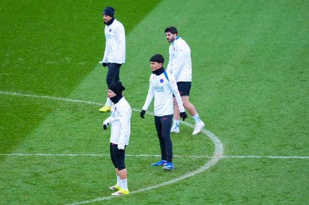 PSG Training Session AUXERRE, FRANCE - JANUARY 23: Dro Fernandez of PSG looks on during the Paris Saint-Germain (PSG) training session at Campus PSG in Poissy, France on January 27, 2026. Maxime Delacroix Anadolu Poissy France. Editorial use only. Please get in touch for any other usage.  Copyright: x2026xAnadoluxMaximexDelacroixx