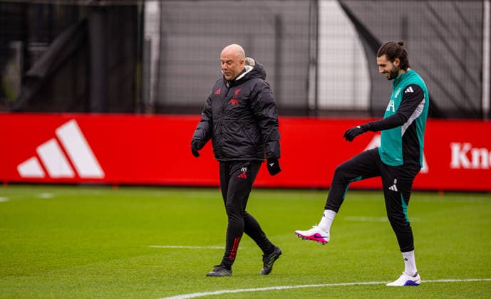 Football - UEFA Champions League - Liverpool FC v QarabaÄü FK - MD-1 LIVERPOOL, ENGLAND - Tuesday, January 27, 2026: Liverpool s head coach Arne Slot (L) and Dominik Szoboszlai during a training session at the AXA Training Centre ahead of the UEFA Champions League match between Liverpool FC and QarabaÄü FK. (Photo by David Rawcliffe Propaganda) LIVERPOOL AXA Training Centre MERSEYSIDE ENGLAND  Copyright: xDavidxRawcliffex P2026-01-27-Liverpool_ Qarabag_MD-1-37