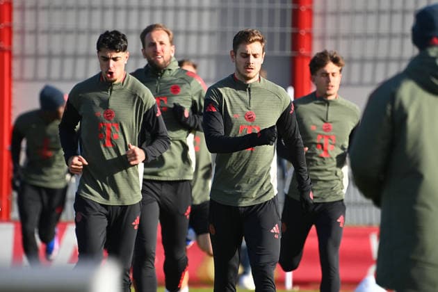 from left Aleksandar PAVLOVIC Bayern Muenchen , Harry KANE Bayern Muenchen ,Josip STANISIC Bayern Muenchen ,Tom BISCHOF Bayern Muenchen preview football Champions League,season 2025 26, league phase final training,training PSV Eindhoven FC Bayern Muenchen on 27 01 2026