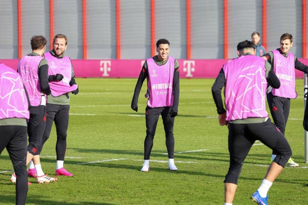 Good mood at training, Harry Kane FC Bayern Muenchen, 09 it Leon Goretzka FC Bayern Muenchen, 08 and Jamal Musiala FC Bayern Muenchen, 10 , with Josip Stanisic FC Bayern Muenchen, 44 , GER, Final training, FC Bayern Muenchen, Football, UEFA Champions League, League phase, Matchday 8, 2025 2026 season, 27 01 2026, GER, Final training, FC Bayern Muenchen, Football, UEFA Champions League, League phase, Matchday 8, 2025 2026 season, 27 01 2026 Muenchen Copyright: xEibner-Pressefoto JennixMaulx EP_JML