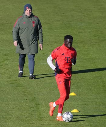 27 01 2026, FC Bayern Training Muenchen, Football, Sport, in the picture Benjamin Sommer FC Bayern Muenchen and Bara Sapoko Ndiaye