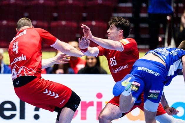260127 Lenny Rubin and Noam Leopold of Switzerland and Viggo Kristjansson of Iceland during the EHF European Handball Championship main round match between Switzerland and Iceland on January 27, 2026 in Malmö. Photo: Petter Arvidson BILDBYRAN kod PA PA1140 handball handboll handball handbolls-em 2026 schweiz island ehf european handball championship switzerland iceland bbeng *** 260127 Lenny Rubin and Noam Leopold of Switzerland and Viggo Kristjansson of Iceland during the EHF European Handball Championship main round match between Switzerland and Iceland on January 27, 2026 in Malmö Photo Petter Arvidson BILDBYRAN kod PA PA1140 handball handball handball handballs em 2026 schweiz island ehf european handball championship switzerland iceland bbeng  Copyright: PETTERxARVIDSON BB260127PA052