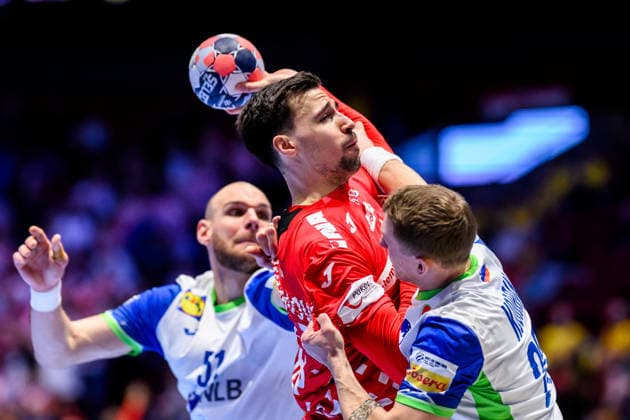 260127 Ivan Martinovic of Croatia and Tilen Kodrin of Slovenia during the EHF European Handball Championship main round match between Slovenia and Croatia on January 27, 2026 in Malmö Photo Petter Arvidson BILDBYRAN kod PA PA1141 handball handball handball handballs em 2026 slovenien slovenia croatia kroatien ehf european handball championship bbeng grappa33  Copyright: PETTERxARVIDSON BB260127PA082