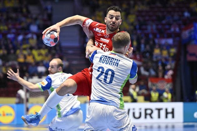 MALMÖ, SVERIGE 20260127 Croatia s Zvonimir Srna against Slovenia s Tilen Kodrin during the 2026 EHF European Men s Handball Championship the EHF Euro 2026 main round match between Slovenia and Croatia at Malmö Arena, in Malmö, Sweden, on January 27, 2026 MALMÖ SVERIGE x50090x  Copyright: xJohanxNilsson TTx EHF EURO 2026 SLOVENIA-CROATIA