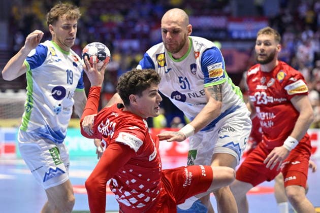 MALMÖ, SVERIGE 20260127 Slovenia s Borut Mackovsek 51 pushes Croatia s Luka Lovre Klarica as lovenia s Stas Jovicic slooks on during the 2026 EHF European Men s Handball Championship the EHF Euro 2026 main round match between Slovenia and Croatia at Malmö Arena, in Malmö, Sweden, on January 27, 2026 MALMÖ SVERIGE x50090x  Copyright: xJohanxNilsson TTx EHF EURO 2026 SLOVENIA-CROATIA