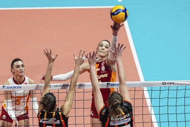 Galatasaray Daikin v Allianz MTV Stuttgart - Women s CEV Cup ISTANBUL, TURKIYE - JANUARY 27: Alexia Carutasu (14) of Galatasaray Daikin in action against Melani Shaffmaster (R) of Allianz MTV Stuttgart during the Women s CEV Cup play-off round first match between Galatasaray Daikin and Allianz MTV Stuttgart at Burhan Felek Vestel Volleyball Hall in Istanbul, Turkiye on January 27, 2026. Agit Erdi Ulukaya Anadolu Istanbul Turkey. Editorial use only. Please get in touch for any other usage.  Copyright: x2026xAnadoluxAgitxErdixUlukayax