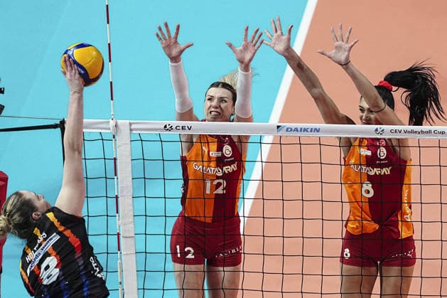 Galatasaray Daikin v Allianz MTV Stuttgart - Women s CEV Cup ISTANBUL, TURKIYE - JANUARY 27: Britt Bongaerts (12) of Galatasaray Daikin in action against Eleanor Joyce Holthaus (8) of Allianz MTV Stuttgart during the Women s CEV Cup play-off round first match between Galatasaray Daikin and Allianz MTV Stuttgart at Burhan Felek Vestel Volleyball Hall in Istanbul, Turkiye on January 27, 2026. Agit Erdi Ulukaya Anadolu Istanbul Turkey. Editorial use only. Please get in touch for any other usage.  Copyright: x2026xAnadoluxAgitxErdixUlukayax