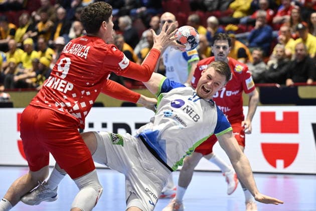 MALMÖ, SWEDEN 20260127 Croatia s Luka Lovre Klarica 9 and Slovenia s Kristjan Horzen in action during the 2026 EHF European Men s Handball Championship the EHF Euro 2026 main round match between Slovenia and Croatia at Malmö Arena, in Malmö, Sweden, on January 27, 2026 MALMÖ SWEDEN x50090x  Copyright: xJohanxNilsson TTx EHF EURO 2026 SLOVENIA-CROATIA