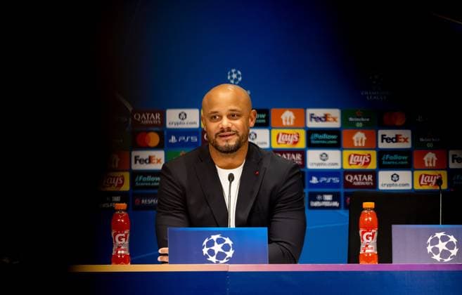 EINDHOVEN - Bayern Munich coach Vincent Kompany during a press conference, PK, Pressekonferenz at the Philips Stadium on the day before the Champions League match against Bayern Munich. IRIS VAN DEN BROEK ANP xVIxANPxSportx xxANPxIVx 548798730 originalFilename: 548798730.jpg