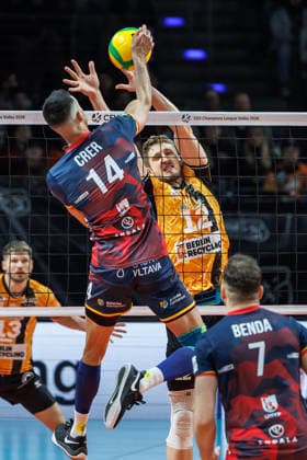 27 01 26, Berlin, Volleyball, BR Volleys vs VK Lvi Prague Champions League, group stage Florian Krage BR Volleys blocks the ball BR Volleys vs VK Lvi Prague Champions League