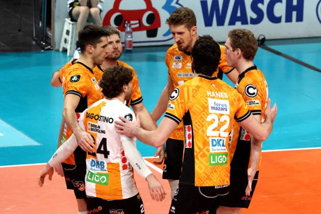 DEU, Champions League, BR Volleys vs VK Lvi Prague, 27 01 2026, Max Schmeling Halle, Berlin, DEU, Champions League, BR Volleys vs VK Lvi Prague, in the picture BR Volleys players circle nordphotoxGmbHx xEngler nph00076