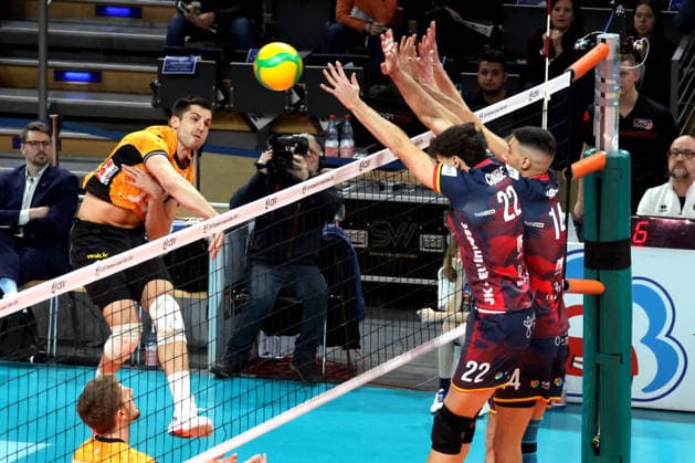 DEU, Champions League, BR Volleys vs VK Lvi Prague, 27 01 2026, Max Schmeling Halle, Berlin, DEU, Champions League, BR Volleys vs VK Lvi Prague, in the picture Moritz Reichert BR Volleys 15 , Lucas Conde Lvi Prague 22 , Pablo Crer Lvi Prague 14 nordphotoxGmbHx xEngler nph00076