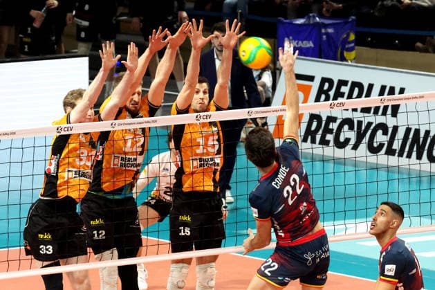DEU, Champions League, BR Volleys vs VK Lvi Prague, 27 01 2026, Max Schmeling Halle, Berlin, DEU, Champions League, BR Volleys vs VK Lvi Prague, in the picture Fedor Ivanov BR Volleys 33 , Florian Krage Brewitz BR Volleys 12 , Moritz Reichert BR Volleys 15 , Lucas Conde Lvi Prague 22 nordphotoxGmbHx xEngler nph00076
