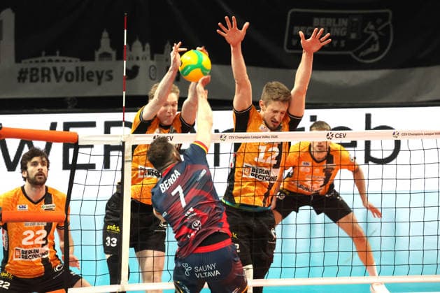 DEU, Champions League, BR Volleys vs VK Lvi Prague, 27 01 2026, Max Schmeling Halle, Berlin, DEU, Champions League, BR Volleys vs VK Lvi Prague, in the picture Fedor Ivanov BR Volleys 33 , Florian Krage Brewitz BR Volleys 12 , Jiri Benda Lvi Prague 7 nordphotoxGmbHx xEngler nph00076