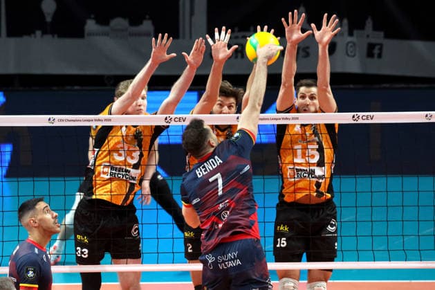 DEU, Champions League, BR Volleys vs VK Lvi Prague, 27 01 2026, Max Schmeling Halle, Berlin, DEU, Champions League, BR Volleys vs VK Lvi Prague, in the picture Fedor Ivanov BR Volleys 33 , Matthew Knigge BR Volleys 2 , Moritz Reichert BR Volleys 15 , Jiri Benda Lvi Prague 7 nordphotoxGmbHx xEngler nph00076