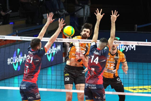 DEU, Champions League, BR Volleys vs VK Lvi Prague, 27 01 2026, Max Schmeling Halle, Berlin, DEU, Champions League, BR Volleys vs VK Lvi Prague, in the picture Jake Hanes BR Volleys 22 , Jakub Ihnat Lvi Prague 21 , Pablo Crer Lvi Prague 14 nordphotoxGmbHx xEngler nph00076