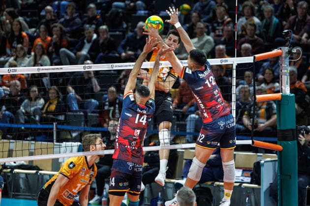 27 01 26, Berlin, Volleyball, BR Volleys vs VK Lvi Prague Champions League, group stage v15 plays the ball over the net BR Volleys vs VK Lvi Prague Champions League