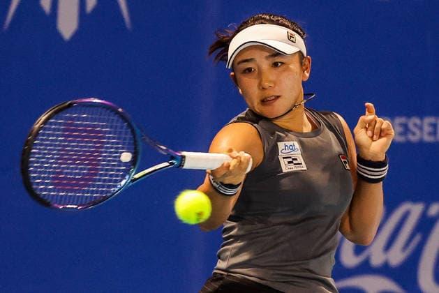 (260127) -- MANILA, Jan. 27, 2026 -- Okamura Kyoka of Japan competes during the women s singles round of 32 match between Donna Vekic of Croatia and Okamura Kyoka of Japan at the WTA, Tennis Damen Philippine Women s Open in Manila, the Philippines, Jan. 27, 2026. ) (SP)PHILIPPINES-MANILA-TENNIS-WTA PHILIPPINE WOMEN S OPEN-SINGLES RouellexUmali 