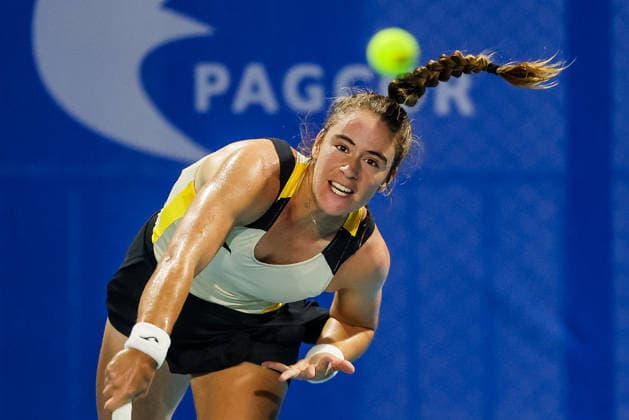 (260127) -- MANILA, Jan. 27, 2026 -- Solana Sierra of Argentina competes during the women s singles round of 32 match between Solana Sierra of Argentina and Joanna Garland of Chinese Taipei at the WTA, Tennis Damen Philippine Women s Open in Manila, the Philippines, Jan. 27, 2026. ) (SP)PHILIPPINES-MANILA-TENNIS-WTA PHILIPPINE WOMEN S OPEN-SINGLES ROUELLExUMALI 