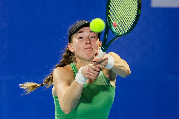(260127) -- MANILA, Jan. 27, 2026 -- Mariia Tkacheva of Russia competes during the women s singles round of 32 match between Mariia Tkacheva of Russia and Saito Sara of Japan at the WTA, Tennis Damen Philippine Women s Open in Manila, the Philippines, Jan. 27, 2026. ) (SP)PHILIPPINES-MANILA-TENNIS-WTA PHILIPPINE WOMEN S OPEN-SINGLES ROUELLExUMALI 