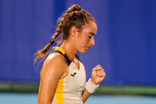 (260127) -- MANILA, Jan. 27, 2026 -- Solana Sierra of Argentina reacts during the women s singles round of 32 match between Solana Sierra of Argentina and Joanna Garland of Chinese Taipei at the WTA, Tennis Damen Philippine Women s Open in Manila, the Philippines, Jan. 27, 2026. ) (SP)PHILIPPINES-MANILA-TENNIS-WTA PHILIPPINE WOMEN S OPEN-SINGLES ROUELLExUMALI 