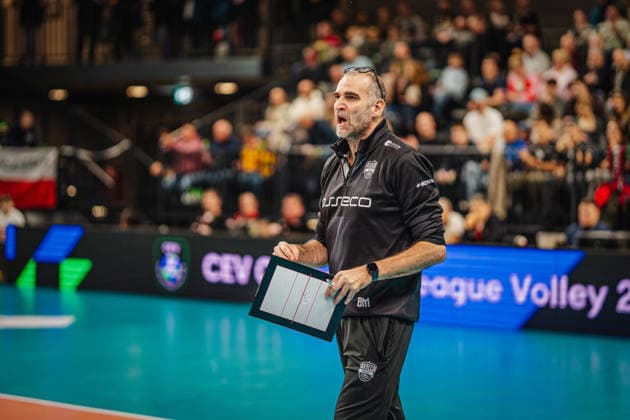 Volleyball Men CEV Champions League 2026 SVG Lüneburg vs Asseco Resovia Rzeszow 27 01 2026 Massimo Botti Coach Asseco Resovia Rzeszow shouts instructions towards the court