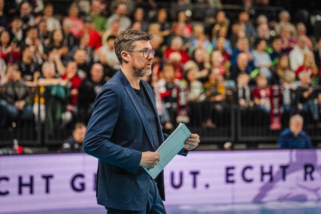 Volleyball Men CEV Champions League 2026 SVG Lüneburg vs Asseco Resovia Rzeszow 27 01 2026 Stefan Hübner Coach SVG Lüneburg watches the game attentively