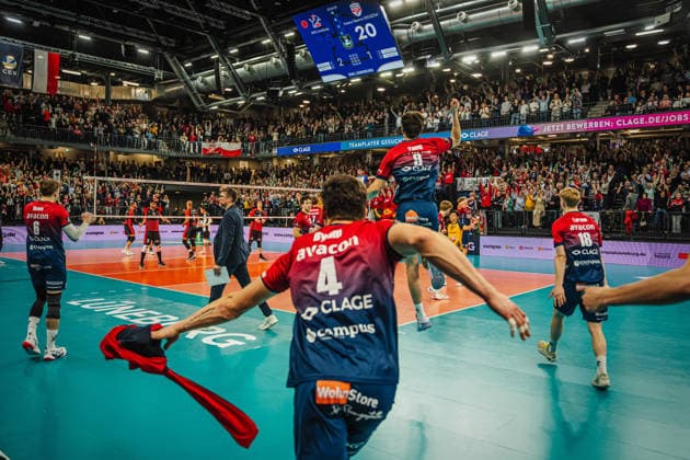 Volleyball Men CEV Champions League 2026 SVG Lüneburg vs Asseco Resovia Rzeszow 27 01 2026 SVG Lüneburg celebrates the victory against Asseco Resovia Rzeszow, run onto the field and cheer