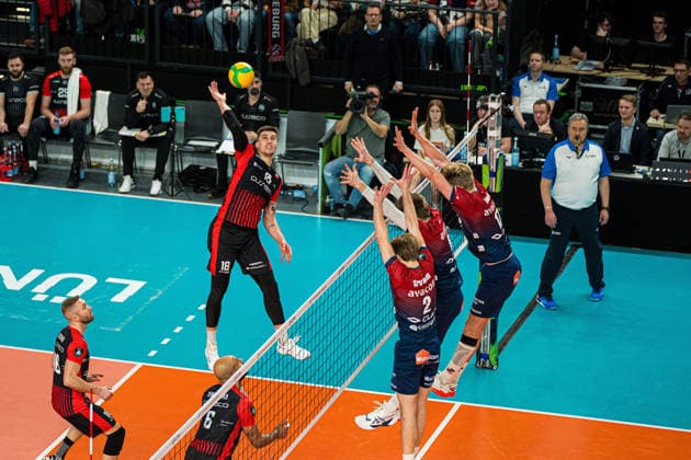 Volleyball I Men I Season 2025 2026 I CEV Champions League I CLVM72 I SVG Lüneburg Asseco Resovia Rzeszow I 27 01 2026 Klemen Cebulj 18, Asseco Resovia Rzeszow in attack against the block of Daniel Gruvaeus 2, SVG Lüneburg , Jackson Clifford Howe 6, SVG Lüneburg and Axel Valentin Enlund 17, SVG Lüneburg Copyright: xLobeca Bjorn-OlexKehmx
