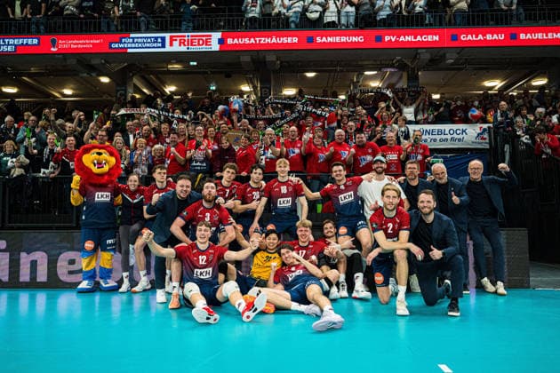 Volleyball I Men I Season 2025 2026 I CEV Champions League I CLVM72 I SVG Lüneburg Asseco Resovia Rzeszow I 27 01 2026 Team photo of SVG Lüneburg after winning the match Copyright: xLobeca Bjorn-OlexKehmx