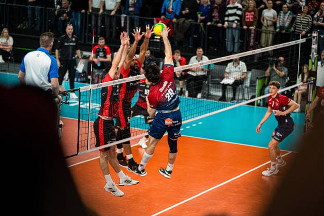 Volleyball I Men I Season 2025 2026 I CEV Champions League I CLVM72 I SVG Lüneburg Asseco Resovia Rzeszow I 27 01 2026 Ethan Robert Champlin 20, SVG Lüneburg in attack against the block of Asseco Resovia Rzeszow Copyright: xLobeca Bjorn-OlexKehmx