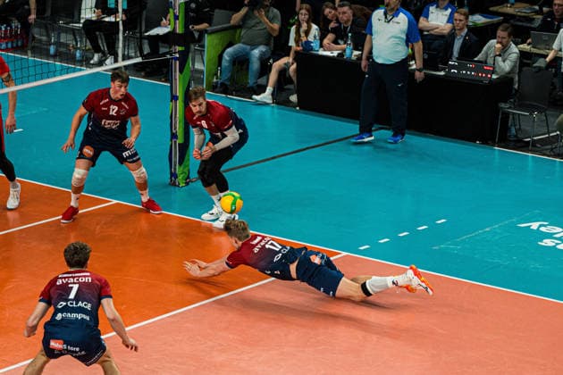 Volleyball I Men I Season 2025 2026 I CEV Champions League I CLVM72 I SVG Lüneburg Asseco Resovia Rzeszow I 27 01 2026 Axel Valentin Enlund 17, SVG Lüneburg rushes to the ball Copyright: xLobeca Bjorn-OlexKehmx