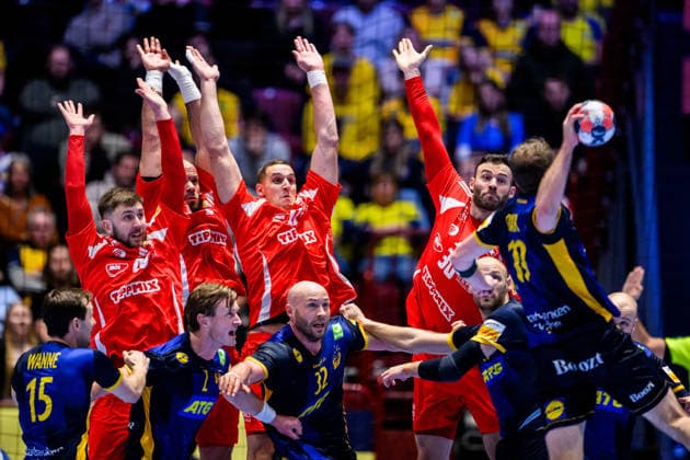 260127 Felix Claar of Sweden against Zoran Ilic, Adrian Sipos, Patrik Ligetvari and Zoltan Szita during the EHF European Handball Championship main round match between Sweden and Hungary on January 27, 2026 in Malmö. Photo: Petter Arvidson BILDBYRAN kod PA PA1142 handball handboll handball handbolls-em 2026 sverige sweden hungary ehf european handball championship ungern bbeng *** 260127 Felix Claar of Sweden against Zoran Ilic, Adrian Sipos, Patrik Ligetvari and Zoltan Szita during the EHF European Handball Championship main round match between Sweden and Hungary on January 27, 2026 in Malmö Photo Petter Arvidson BILDBYRAN kod PA PA1142 handball handball handballs em 2026 sverige sweden hungary ehf european handball championship ungern bbeng  Copyright: PETTERxARVIDSON BB260127PA210