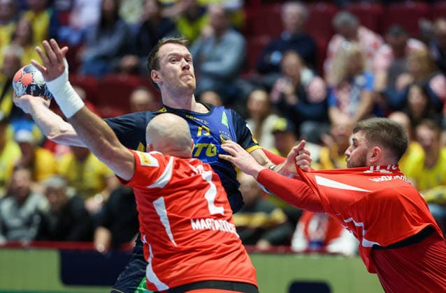 Sweden v Hungary - MenÂ s EHF EURO 2026 MALMO, SWEDEN - JANUARY 27: Felix Claar of Sweden and Zoran Ilic of Hungary in action during the Men s EHF Euro 2026 match between Sweden adn Hungary at Malmo Arena on January 27, 2026 in Malmo, Sweden.  SanjinxStrukic PIXSELL