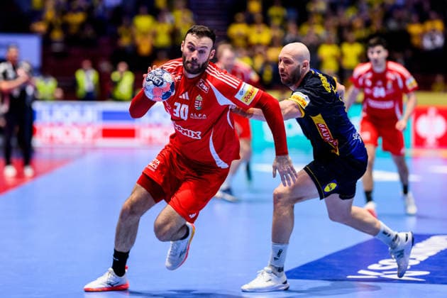 260127 Zoltan Szita of Hungary and Oscar Bergendahl of Sweden during the EHF European Handball Championship main round match between Sweden and Hungary on January 27, 2026 in Malmö Photo Petter Arvidson BILDBYRAN kod PA PA1142 handball handball handball handballs em 2026 sverige sweden hungary ehf european handball championship ungern bbeng  Copyright: PETTERxARVIDSON BB260127PA257