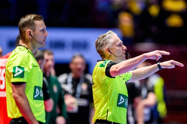 260127 Referee Tobias Tönnies and Robert Schulze during the EHF European Handball Championship main round match between Sweden and Hungary on January 27, 2026 in Malmö Photo Petter Arvidson BILDBYRAN kod PA PA1142 handball handball handballs em 2026 sverige sweden hungary ehf european handball championship ungern bbeng  Copyright: PETTERxARVIDSON BB260127PA269