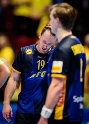 260127 Felix Claar of Sweden looks dejected after the EHF European Handball Championship main round match between Sweden and Hungary on January 27, 2026 in Malmö Photo Petter Arvidson BILDBYRAN kod PA PA1142 handball handball handballs em 2026 sverige sweden hungary ehf european handball championship ungern bbeng depp  Copyright: PETTERxARVIDSON BB260127PA281