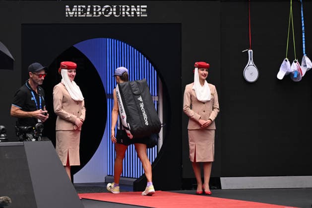 TENNIS AUSTRALIAN OPEN, Iga Swiatek of Poland leaves the court following her loss to Elena Rybakina of Kazakhstan during the women™s quarterfinals on day 11 of the 2026 Australian Open tennis tournament at Melbourne Park in Melbourne, Wednesday, January 28, 2026. ( NO ARCHIVING MELBOURNE VICTORIA AUSTRALIA  Copyright: xJAMESxROSSx 20260128125006256763