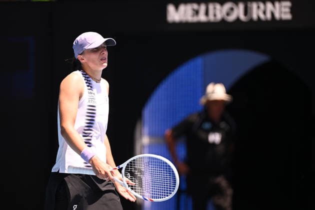 TENNIS AUSTRALIAN OPEN, Iga Swiatek of Poland reacts during the women™s quarterfinals against Elena Rybakina of Kazakhstan on day 11 of the 2026 Australian Open tennis tournament at Melbourne Park in Melbourne, Wednesday, January 28, 2026. ( NO ARCHIVING MELBOURNE VICTORIA AUSTRALIA  Copyright: xJAMESxROSSx 20260128125777070355