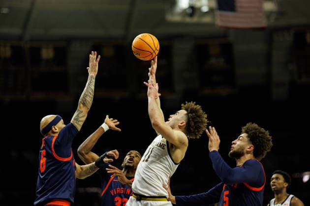 January 27, 2026: Notre Dame guard Braeden Shrewsberry (11) shoots the ball as Virginia guard Jacari White (6) defends during NCAA, College League, USA basketball game action between the Virginia Cavaliers and the Notre Dame Fighting Irish at Purcell Pavilion at the Joyce Center in South Bend, Indiana. CSM. South Bend United States of America - ZUMAc04_ 20260127_zma_c04_120 Copyright: xJohnxMersitsx