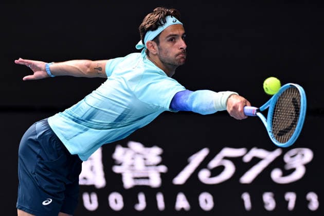 TENNIS AUSTRALIAN OPEN, Lorenzo Musetti of Italy during the men™s quarterfinals against Novak Djokovic of Serbia on day 11 of the 2026 Australian Open tennis tournament at Melbourne Park in Melbourne, Wednesday, January 22, 2026. ( NO ARCHIVING MELBOURNE VICTORIA AUSTRALIA  Copyright: xJAMESxROSSx 20260128190490061251