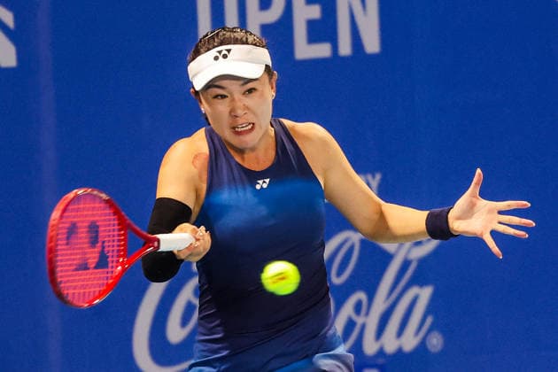 (260128) -- MANILA, Jan. 28, 2026 -- Zhu Lin of China competes during the women s singles round of 32 match between Zhu Lin of China and Sun Lulu of New Zealand at the WTA, Tennis Damen Philippine Women s Open in Manila, the Philippines, Jan. 27, 2026. ) (SP)THE PHILIPPINES-MANILA-TENNIS-WTA PHILIPPINE WOMEN S OPEN-SINGLES ROUELLExUMALI 